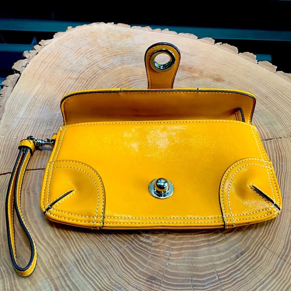 Chinese Laundry Wrist Clutch - Picture 3 of 4